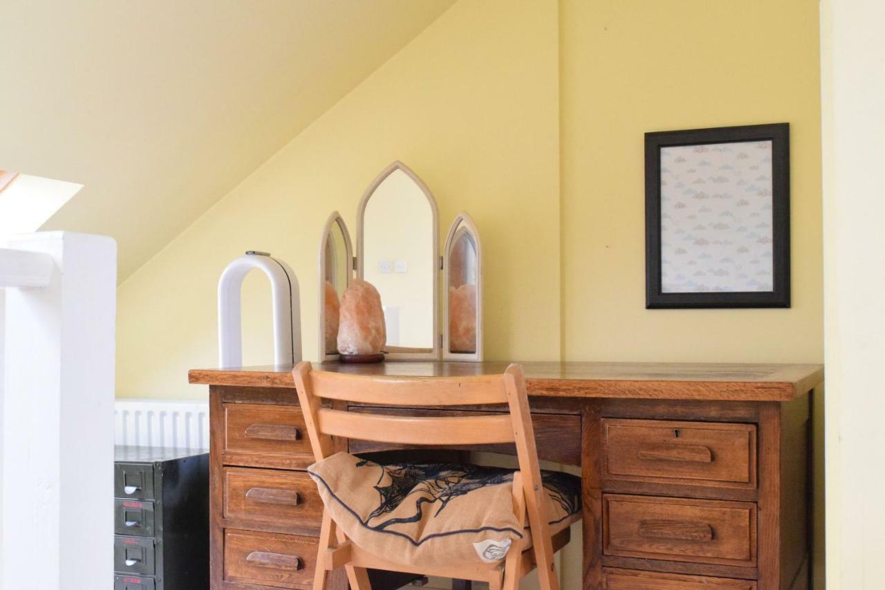 3 Bedroom Family House With A Superb Kitchen And Garden London Ngoại thất bức ảnh
