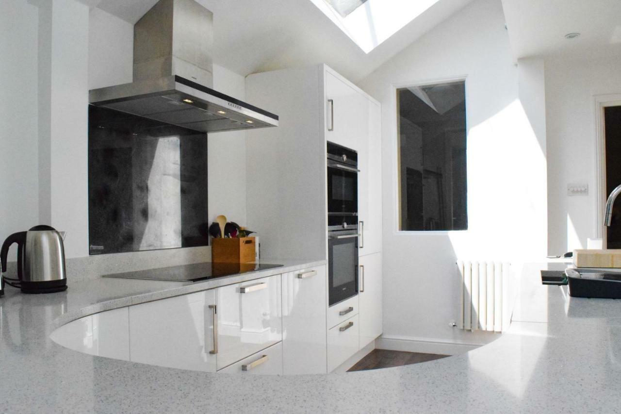 3 Bedroom Family House With A Superb Kitchen And Garden London Ngoại thất bức ảnh