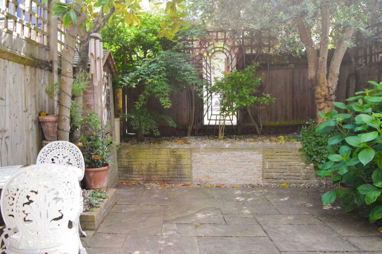 3 Bedroom Family House With A Superb Kitchen And Garden London Ngoại thất bức ảnh