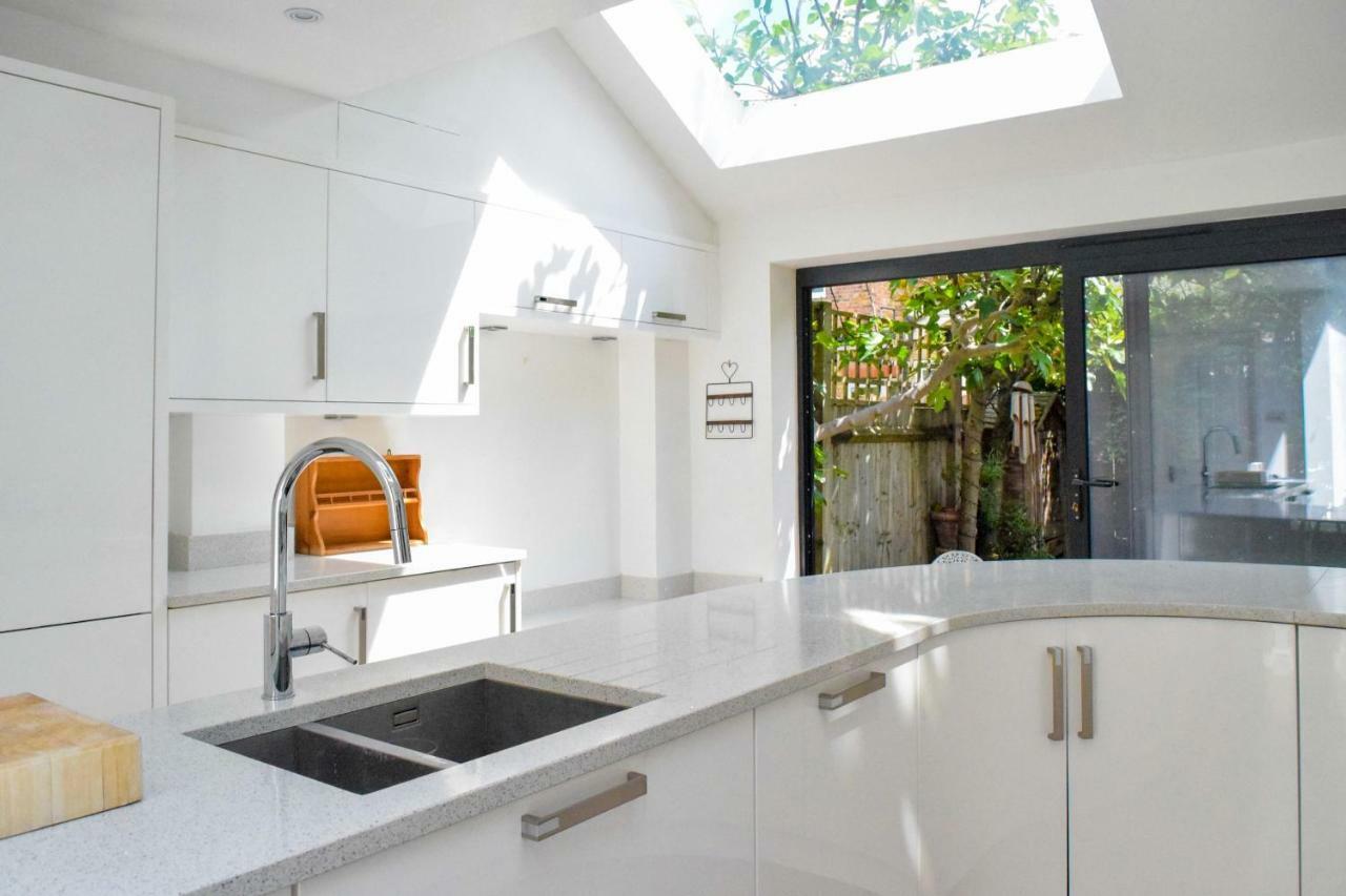 3 Bedroom Family House With A Superb Kitchen And Garden London Ngoại thất bức ảnh